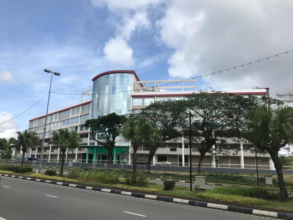Higher Hotel Bandar Seri Begawan Exterior foto